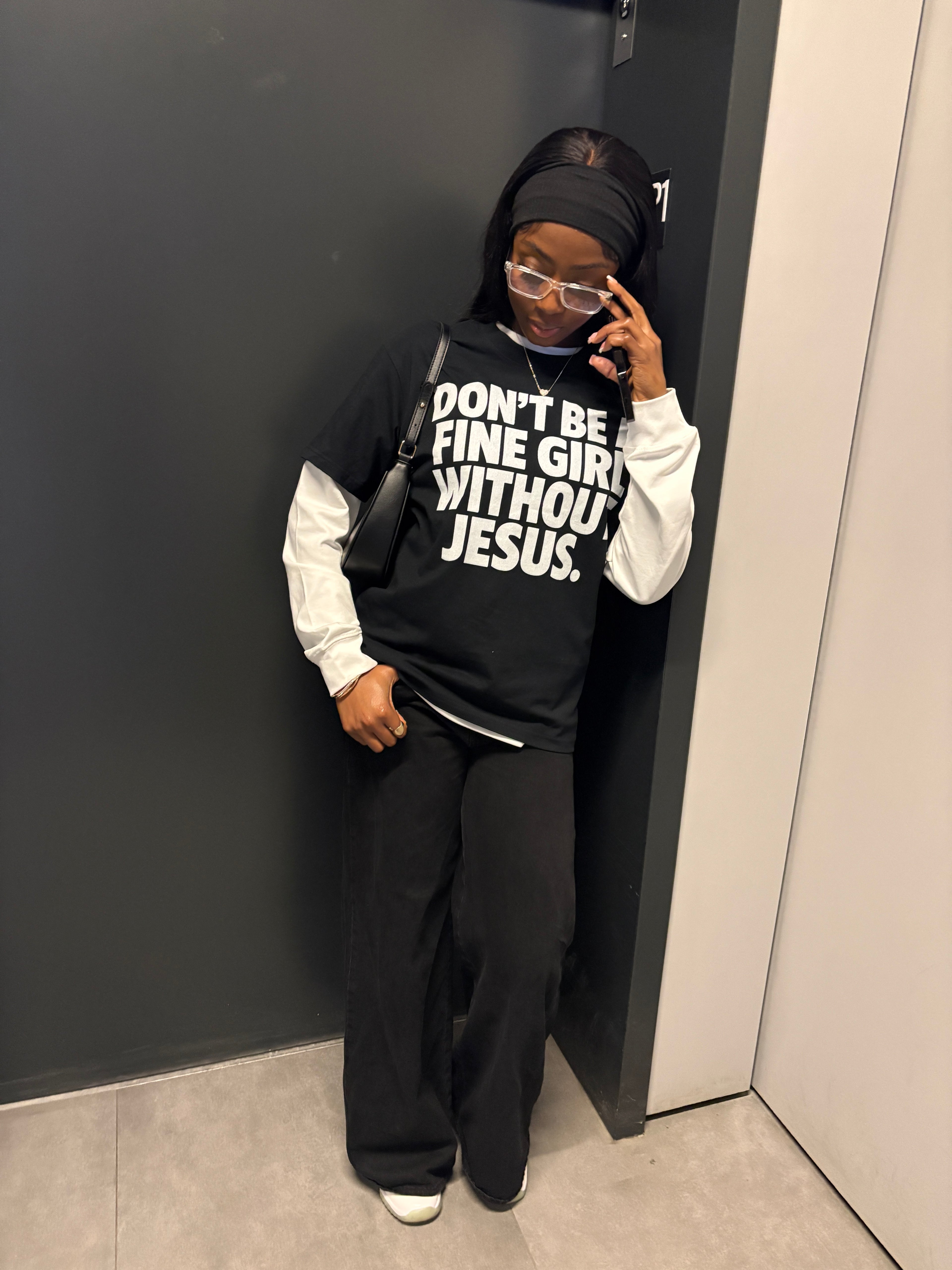 FINE GIRL WITH JESUS [BLACK/WHITE] - DSC TOR
