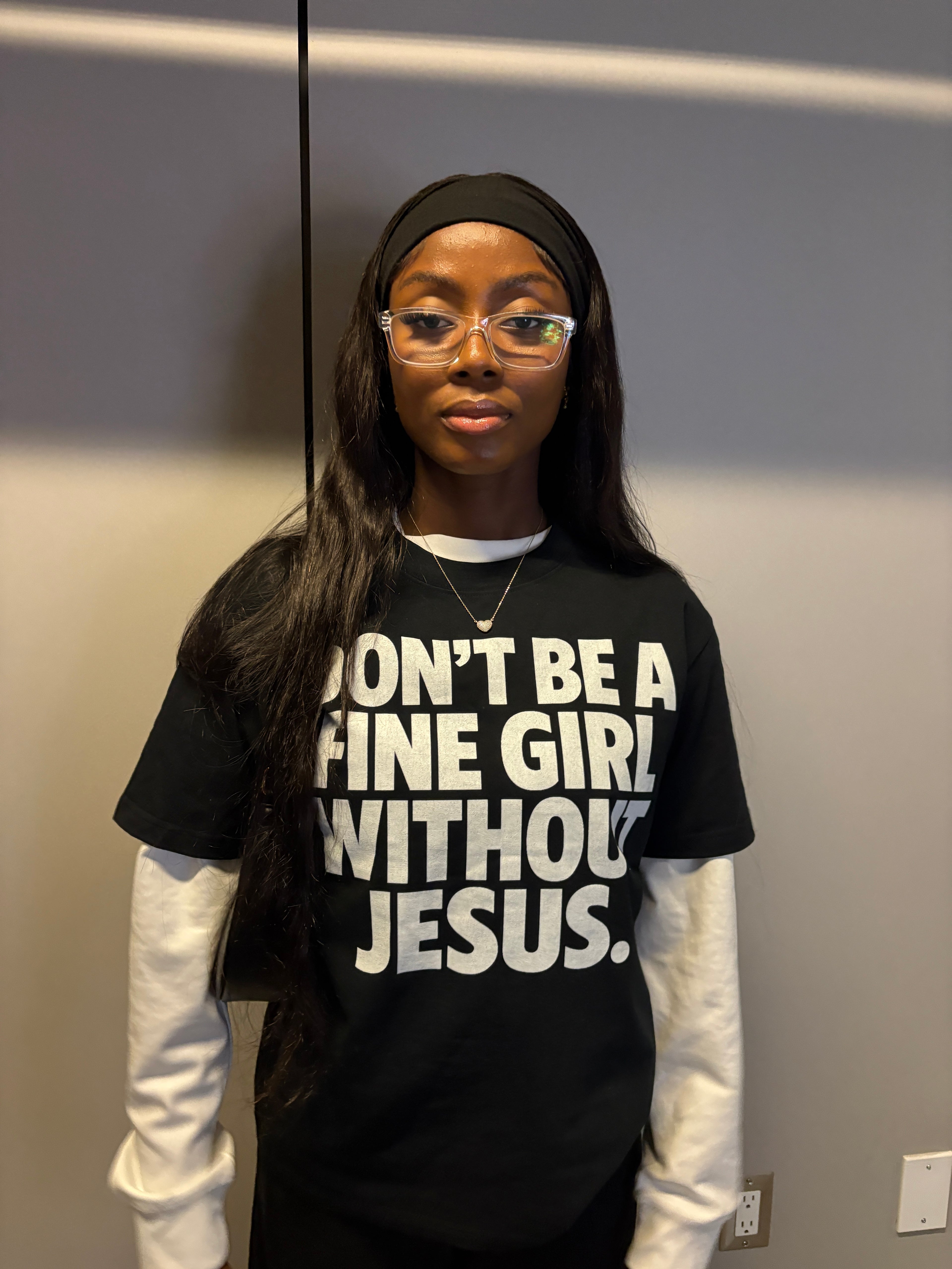 FINE GIRL WITH JESUS [WHITE/BLACK]