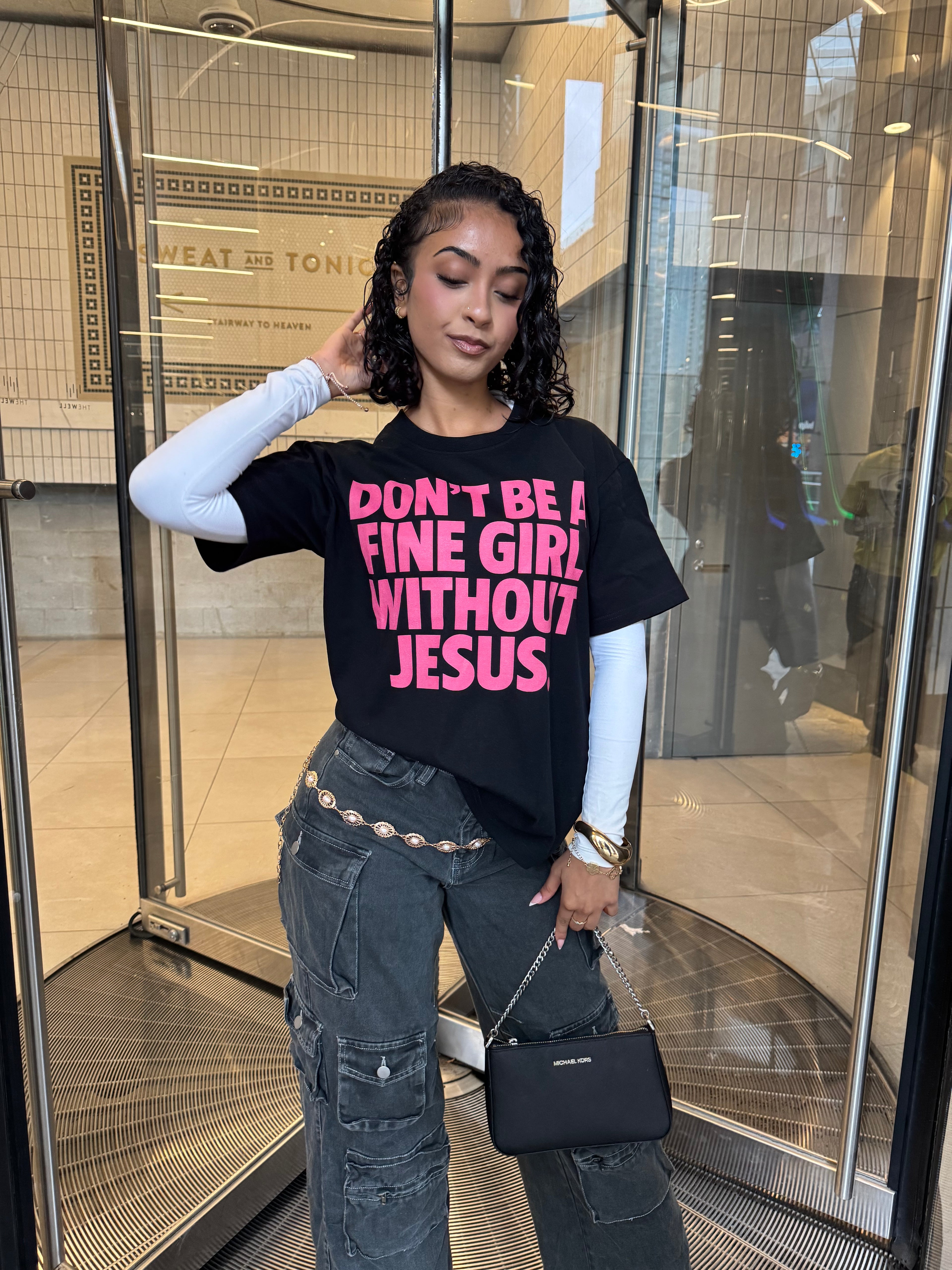 FINE GIRL WITH JESUS TEE [PINK]